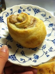 Cinnamon Cheesecake Roll